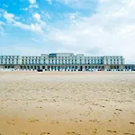 Stormvogel B3 - OOSTENDE - SEAVIEW Studio met frontaal zeezicht 4pers direct aan het strand